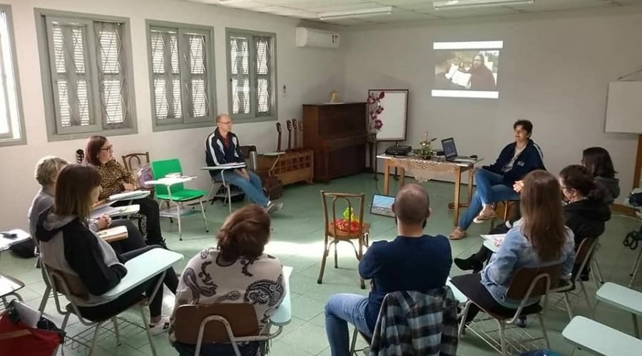 Profissionais Leigos aprofundam o Carisma e a Espiritualidade Franciscana-Aparecida