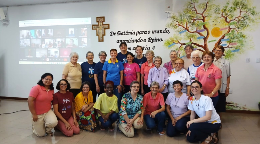 Irmãs Franciscanas de Nossa Senhora Aparecida Celebram Unidade em Assembleia Geral