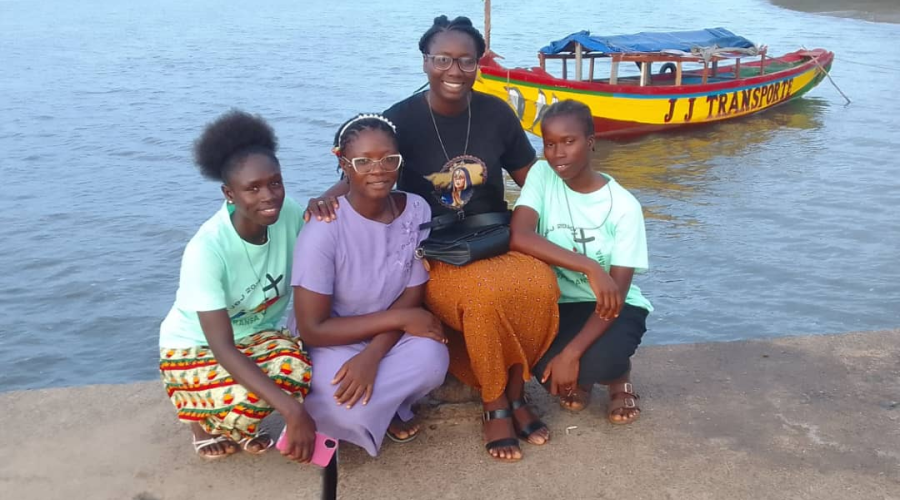 Jovens Vivenciam o Carisma Franciscano Aparecida
